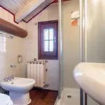 Sailor House Near 피아넬로 델 라리오